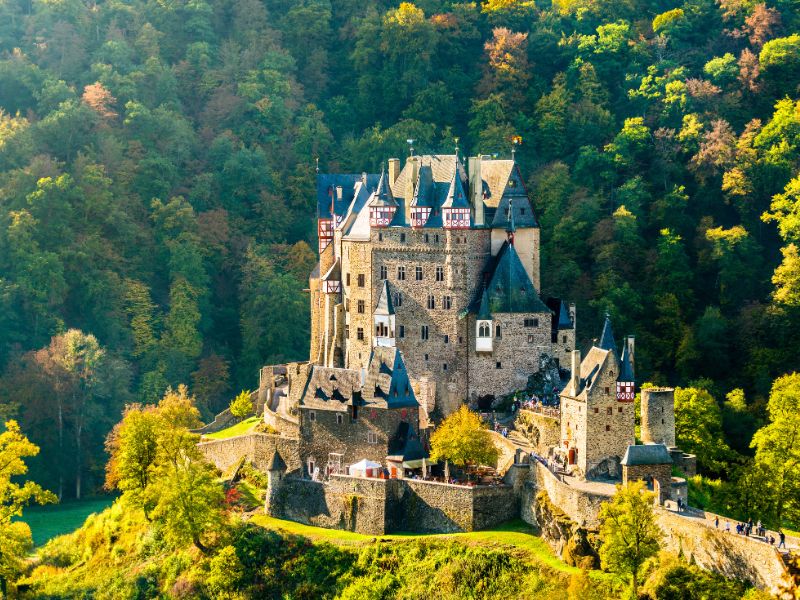 Burg Eltz: Zeitreise in die majestätische Welt des Mittelalters